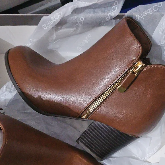 Style & Co Women's Masrinaa Ankle Booties. - Picture 7 of 7